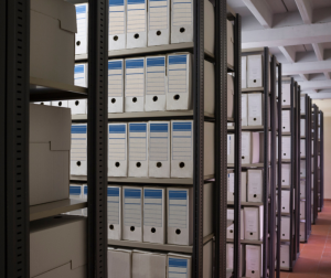 Ein Bild, das Text, Computer, drinnen, Schrank enthält.Automatisch generierte Beschreibung
