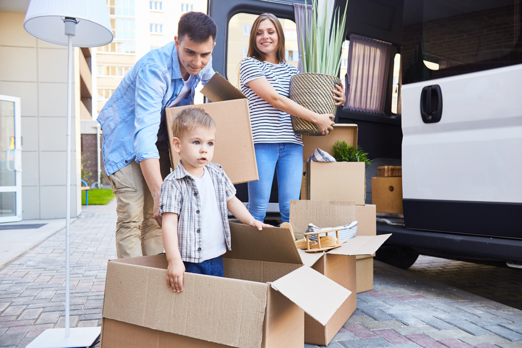 Storage units Long Island City - happy family unpacking moving truck