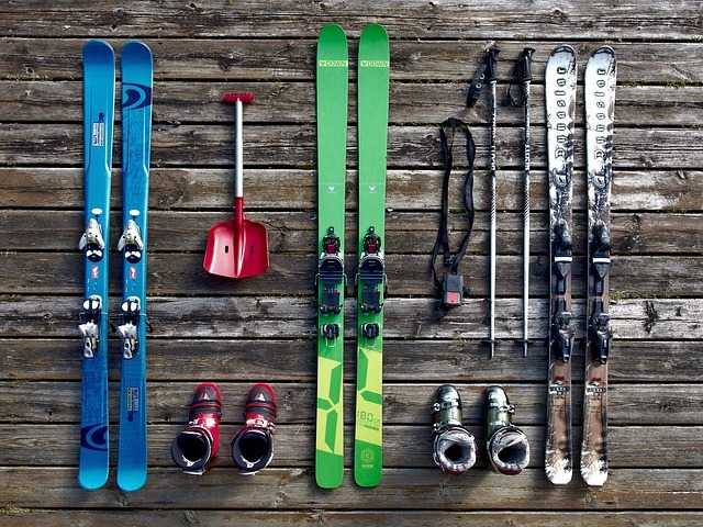 Three pairs of different skis, two pairs of ski shoes, one pair of ski sticks and one shovel.